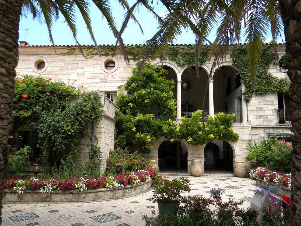 Les Arbousiers Hotell Céret Exteriör bild